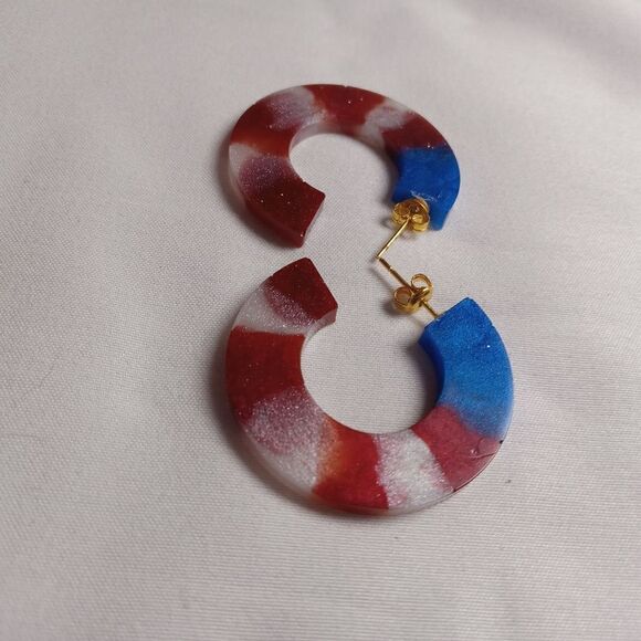 CLEARANCE Red, white and blue resin hoop earrings - Picture 4 of 5